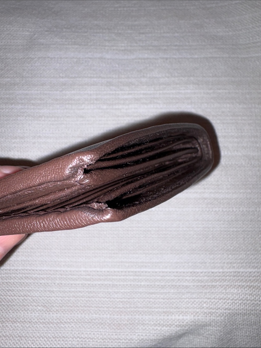 Mens Stone Mountain Leather Wallet - Picture 8 of 8